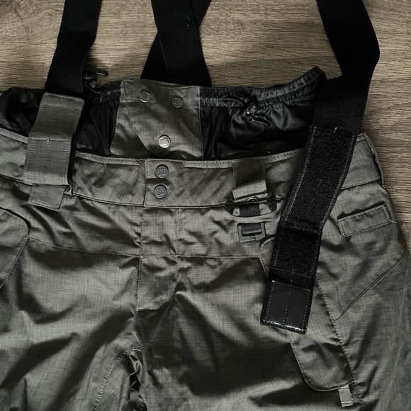 DC Exotex women’s snowboarding pants, size medium - Picture 4 of 7